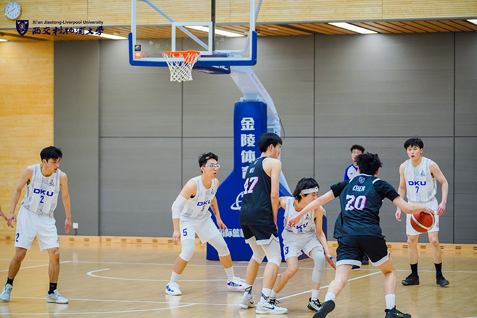 斯基拉：那不勒斯依然想租梅努，球员也想要获得更多出场机会